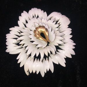 Lovely Vintage Trifari White Enamel Pin